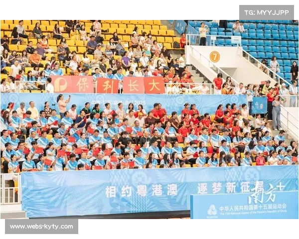 十五运会拳击冠军走进校园 传递体育精神开展公益活动